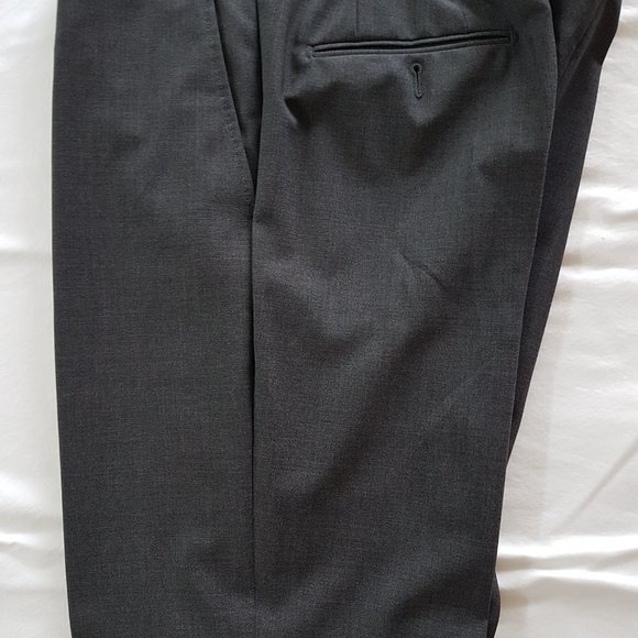 GIORGIO ARMANI COLLEZIONI - Men's Suit - Basic Charcoal Grey - Size 44 Reg - Picture 3 of 4